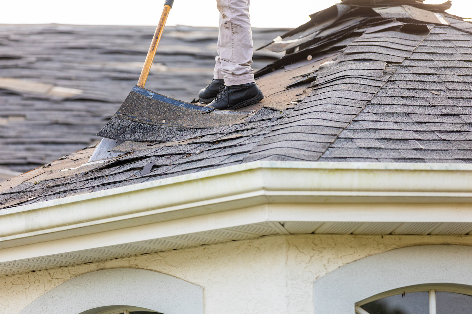 how to remove shingles from roof shovelling