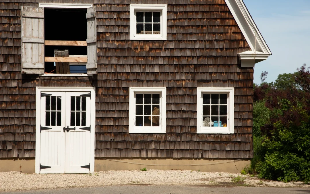 Cedar Shake Siding: Cost & Installation Guide